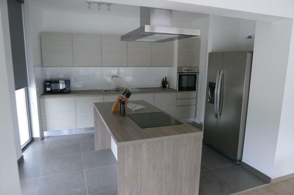 Blue Water Apartment Zrnovo Bagian luar foto